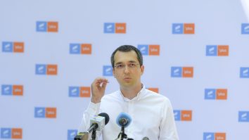 Mesajul lui Voiculescu, după ce mai multe persoane s-au plâns că platforma de programare nu funcționează: „Am evaluat greșit. Mai este mult de muncă”