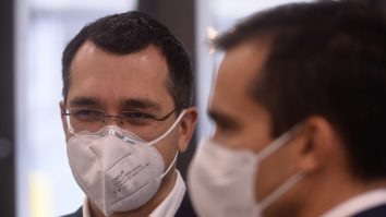 Șoșoacă vrea un răspuns „scris și oral“ la interpelarea transmisă ministrului Educației. Voiculescu, amuzat de cerința senatoarei AUR