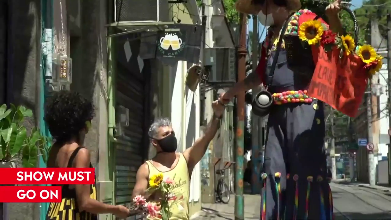 Un brazilian nu a acceptat că guvernul a anulat carnavalul. A petrecut pe străzile din Rio de Janeiro