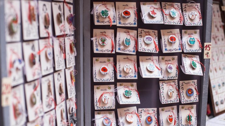 Secretar de stat: elevii nu au voie să aducă mărțișoare și flori la școală de 1 și 8 Martie. Sorin Cîmpeanu îl contrazice