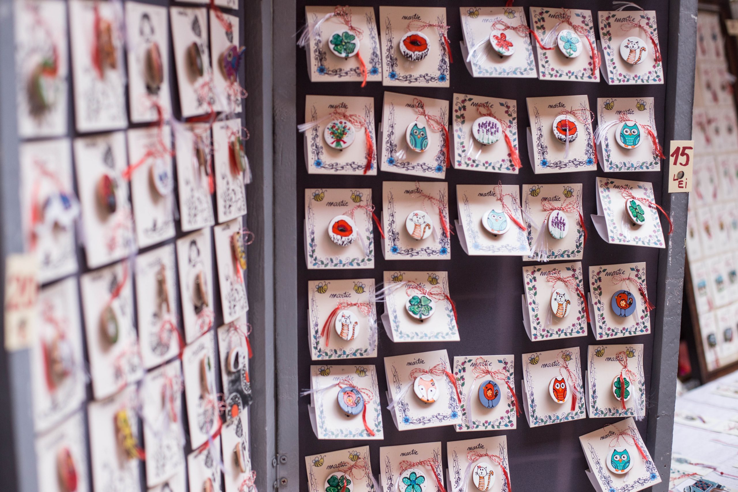 Secretar de stat: elevii nu au voie să aducă mărțișoare și flori la școală de 1 și 8 Martie. Sorin Cîmpeanu îl contrazice