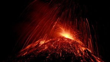 A erupt vulcanul Etna. Este cea mai mare erupţie din ultimii ani