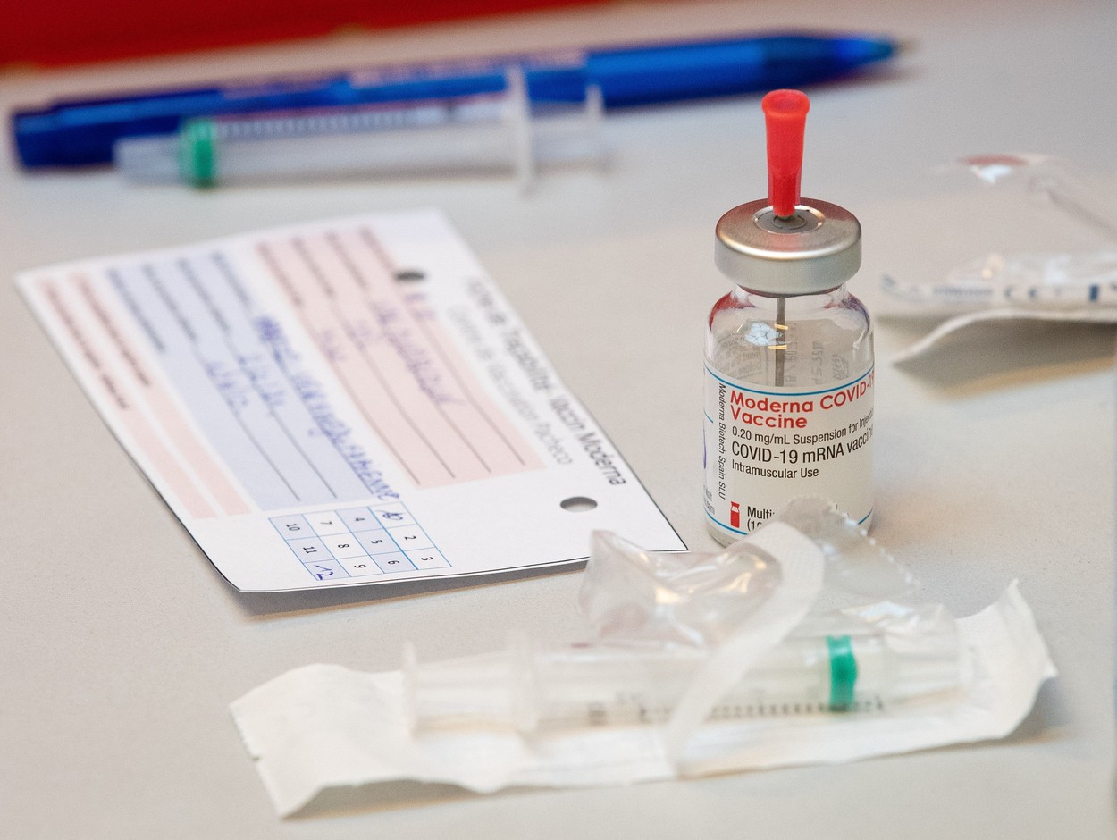 Accelerarea vaccinării ar putea salva economia românească. Cifra de afacere a companiilor din ţară a scăzut cu 20% în 2020