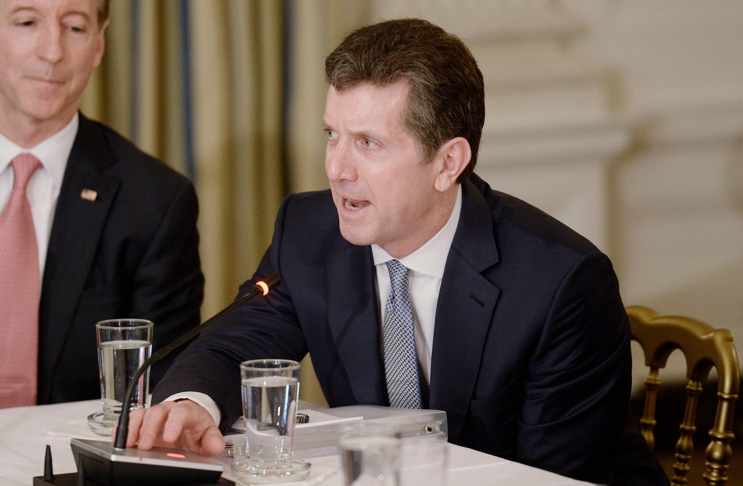 CEO-ul Johnson & Johnson avertizează: „Este posibil ca oamenii să fie nevoiți să se vaccineze anual împotriva COVID-19”