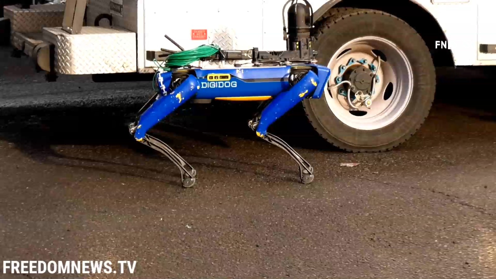 VIDEO. Poliția din SUA a folosit pentru prima oară un câine robot într-o intervenție