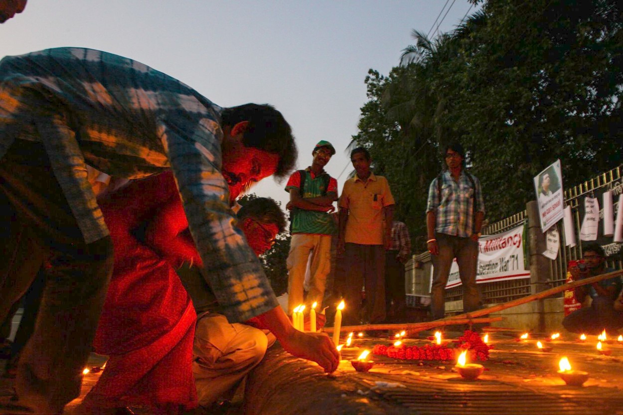 Cinci persoane au fost condamnate la moarte prin spânzurare pentru că ar fi omorât un blogger