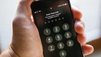 Cum poţi debloca un iPhone folosind scanarea facială dacă ai mască. Soluţia propusă de Apple