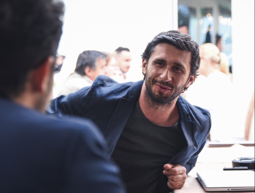 Actorul Dragoș Bucur, mesaj pe Facebook: „Nu mă vaccinez și nu port mască. Înjurați-mă!”