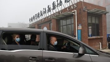 Echipa trimisă de OMS în Wuhan nu exclude varianta ca virusul să fi apărut în laborator