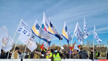 Poliţia, supărată că nu mai primeşte vouchere de vacanță: „Jos, jos, jos, guvern mincinos!”