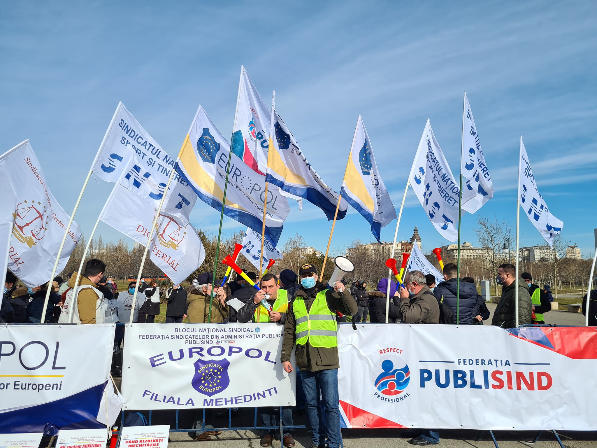 Poliţia, supărată că nu mai primeşte vouchere de vacanță: „Jos, jos, jos, guvern mincinos!”