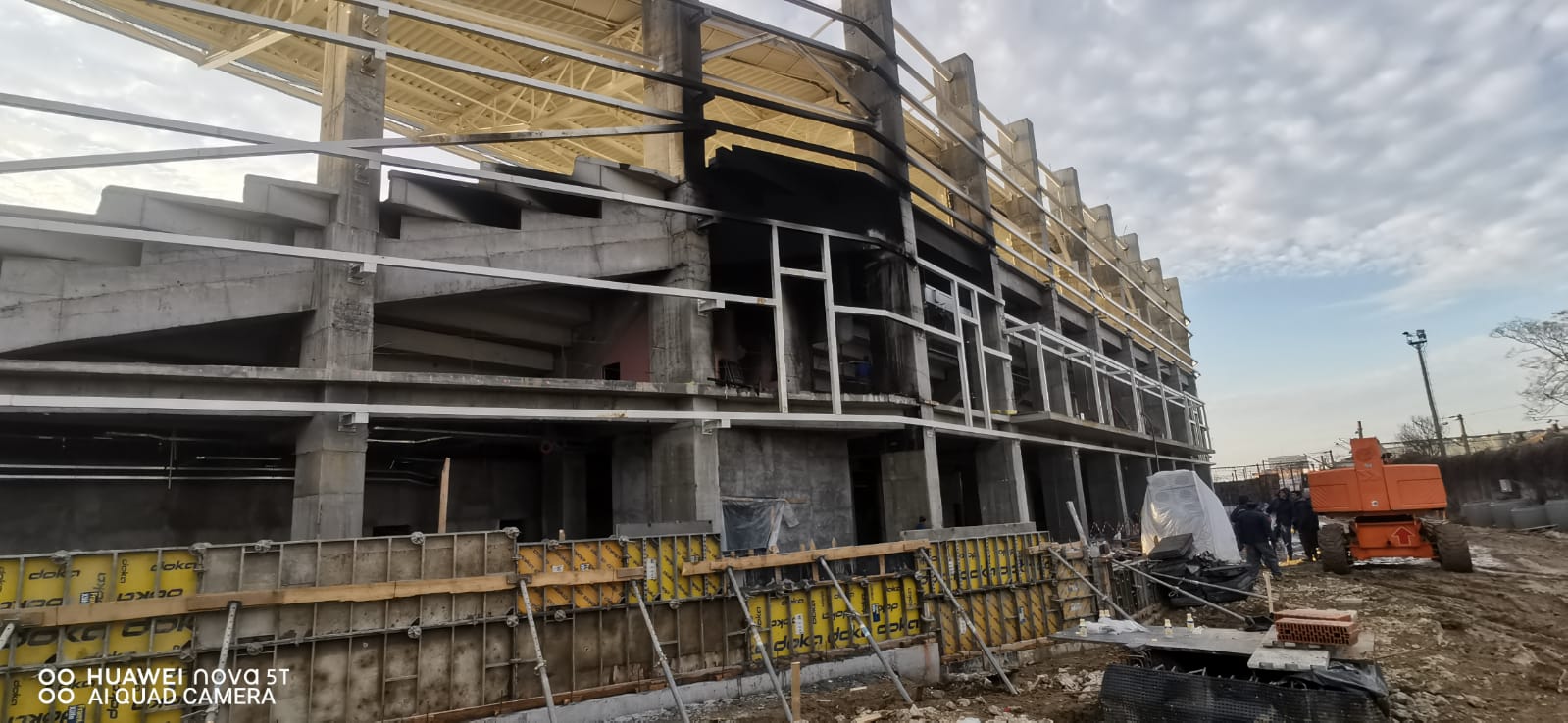 FOTO. Incendiu pe Stadionul Giulești, în zona peluzelor