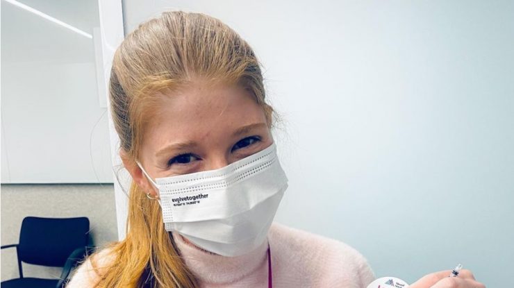 Fiica lui Bill Gates s-a vaccinat împotriva Covid-19: „Din păcate, nu mi-a implantat în creier geniul tatălui meu”