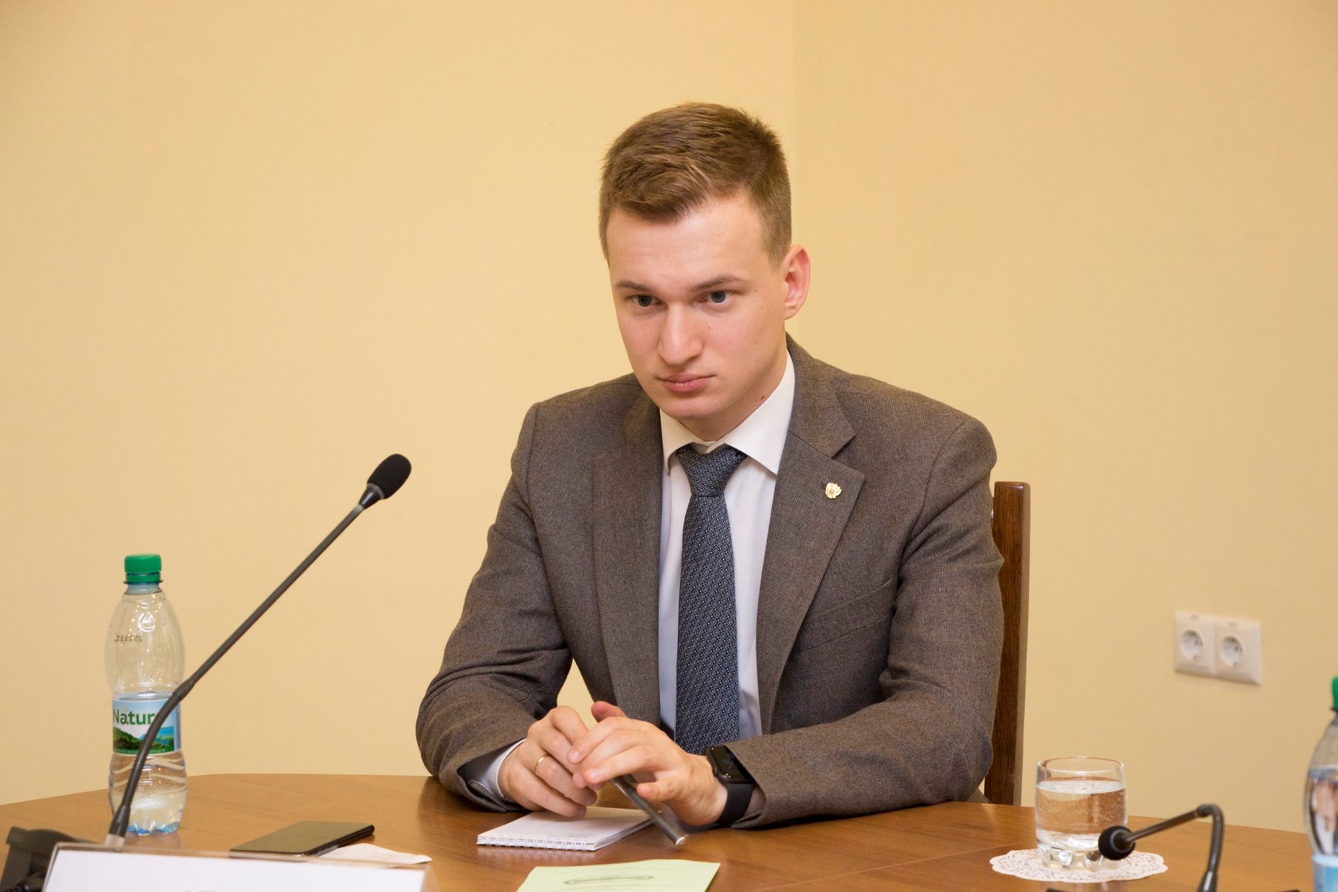 Un diplomat rus, oprit pe aeroportul din Chișinău când încerca să scoată ilegal peste 60.000 de dolari. Cine este funcționarul