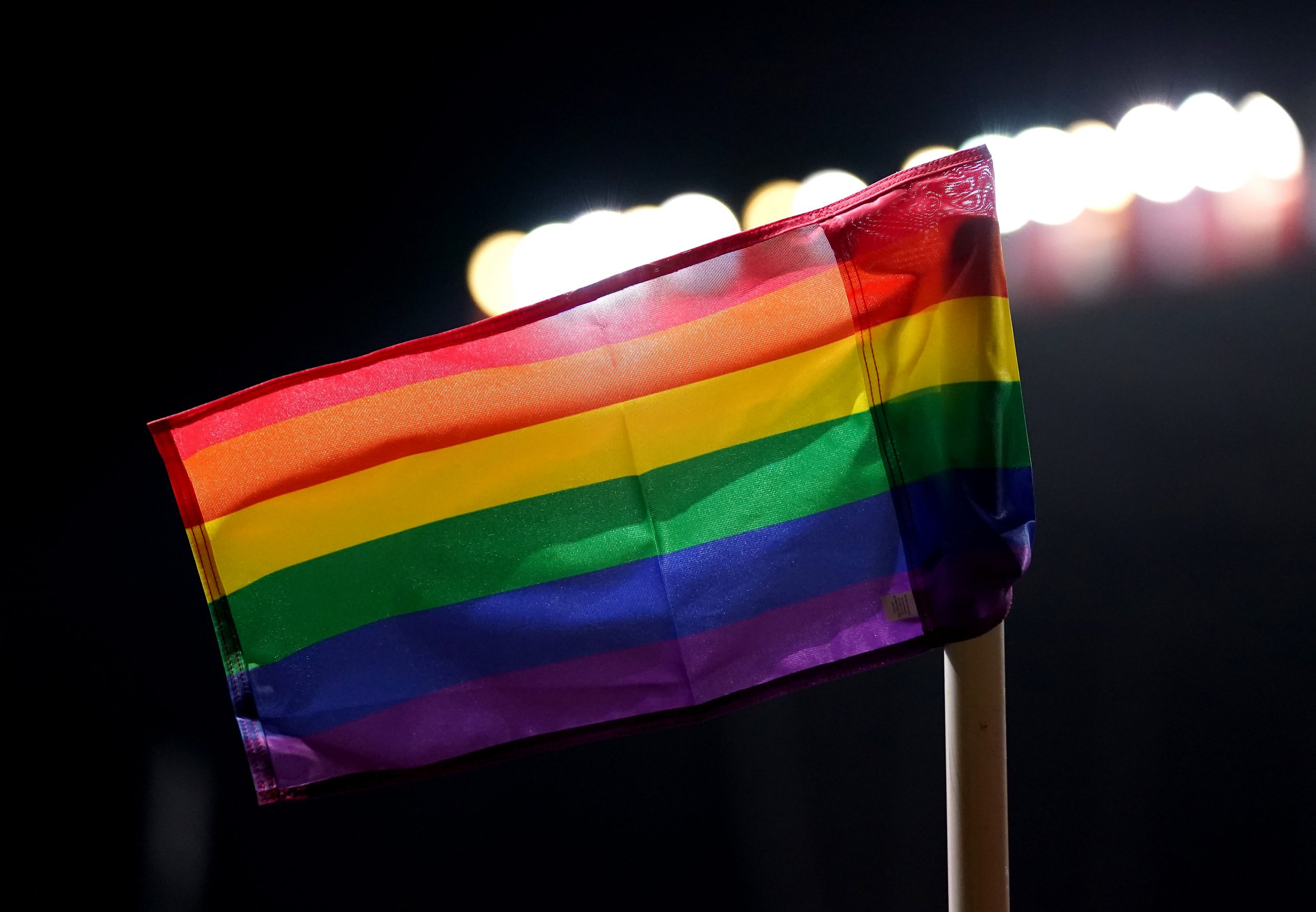 Utilizatorii transgender susțin că TikTok promovează transfobia și hărțuirea