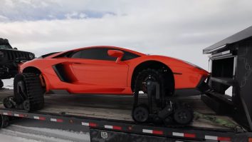 VIDEO. Cum se descurcă prin nămeţi un Lamborghini Aventador înarmat cu şenile