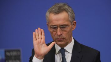 NATO îndeamnă insurgenţii talibani să oprească atacurile din Afganistan