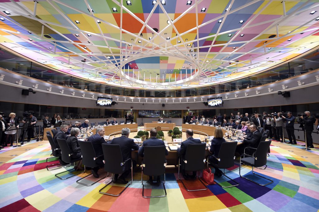 O-sală-de-întruniri-din-Europa-noua-clădire-a-Consiliului-European-de-la-Bruxelles