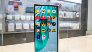 Primele imagini cu OPPO X 2021, telefonul cu ecran rulabil