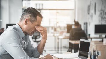 Pandemia ne-a afectat ochii. Elevii, studenţii şi cei care lucrează de acasă, cei mai expuşi. Recomandările medicului