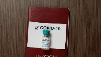 Persoanele care se întorc din ţări cu risc epidemiologic trebuie să prezint un test Covid negativ. Lista a fost actualizată