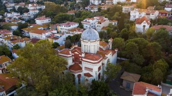 România va da un milion de euro, anual, pentru schitul Prodromu din Grecia. Inițiator: Și francezii dau patru milioane pe an pentru Catedrala Notre Dame