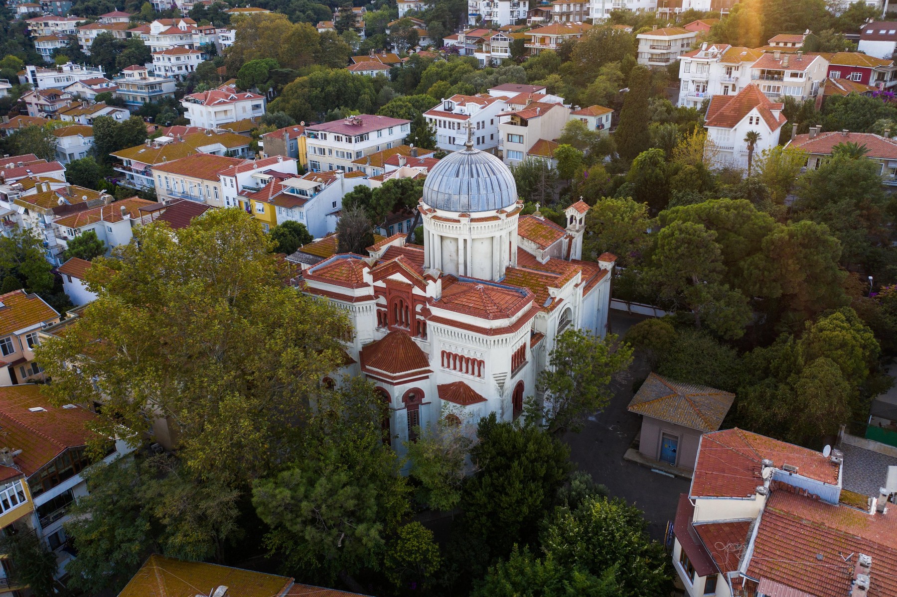 România va da un milion de euro, anual, pentru schitul Prodromu din Grecia. Inițiator: Și francezii dau patru milioane pe an pentru Catedrala Notre Dame