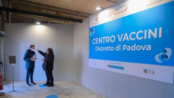 Profesorii din Italia nu vor să se vaccineze cu AstraZeneca. Motivul invocat de dascăli