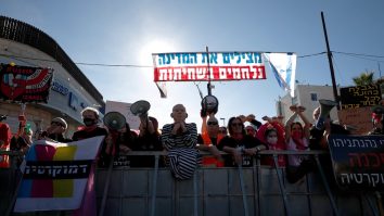 Proteste masive în Israel. Oamenii îi cer demisia lui Benjamin Netanyahu