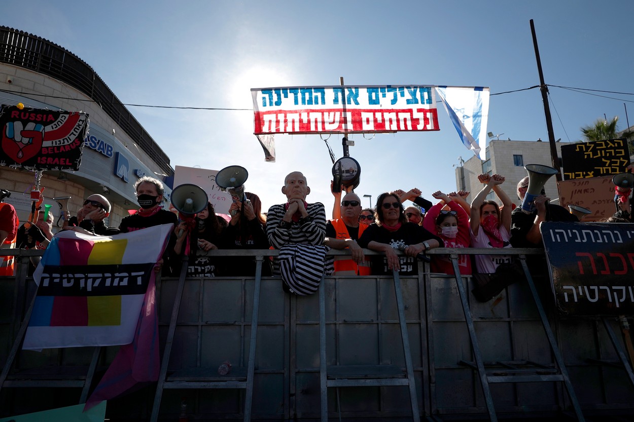 Proteste masive în Israel. Oamenii îi cer demisia lui Benjamin Netanyahu