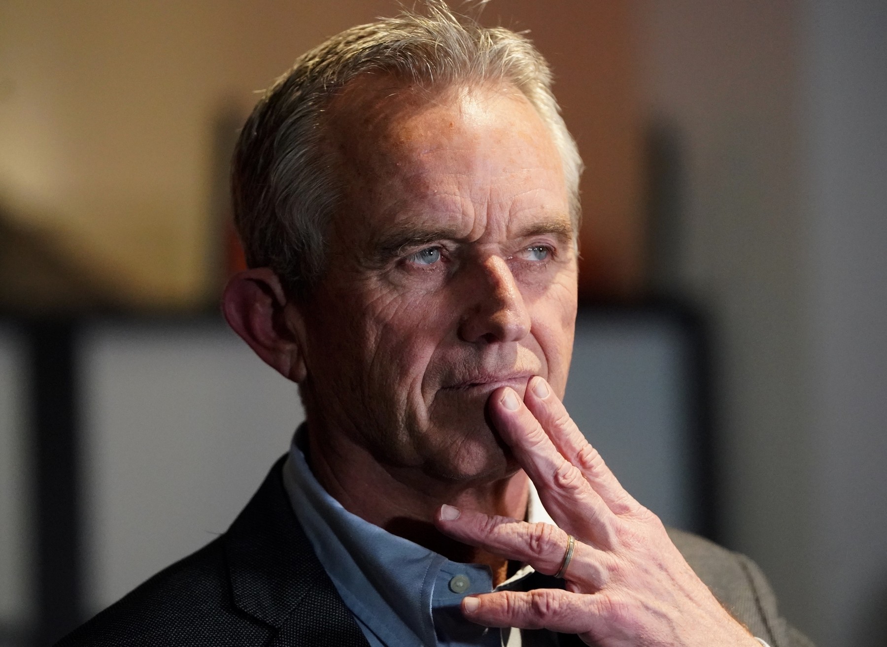 Instagram a închis contul controversatului activist anti-vaccin Robert F. Kennedy Jr.