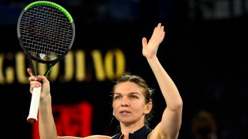 Simona Halep s-a calificat în optimi la Australian Open. A învins-o în două seturi (6-1, 6-3) pe Kudermetova