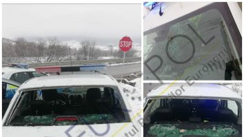 Polițiști atacați cu bâte și pietre la Maramureș, după ce au încercat să intervină pentru o mamă: „Comuna unde legea se face cu parul în mână”