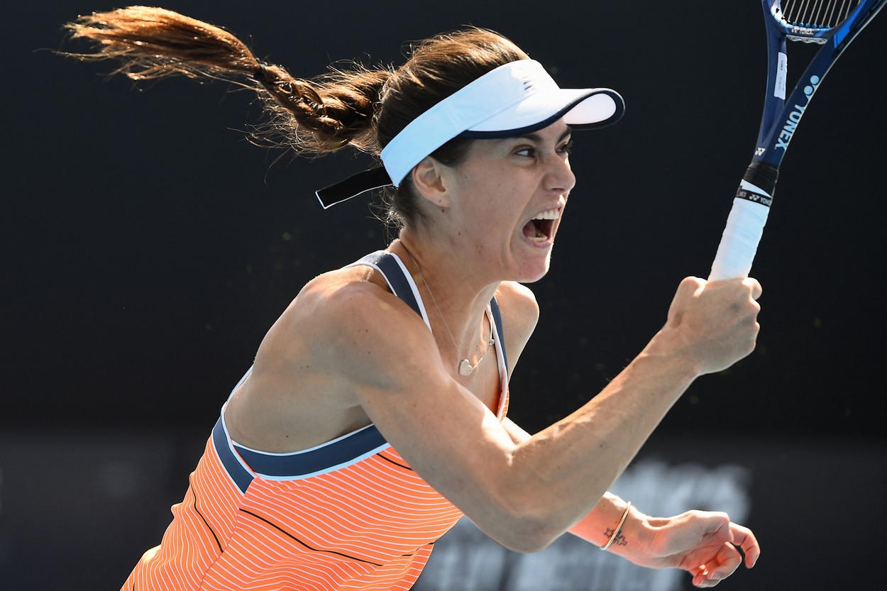 Sorana Cîrstea a câştigat duelul româncelor de la Australian Open. Begu şi Buzărnescu, eliminate