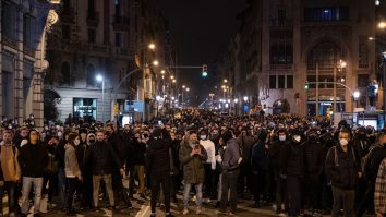 Sute de persoane au ieşit în stradă la Barcelona în sprijinul rapperului Pablo Hasal