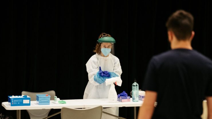 Testele anale pentru Covid au ajuns şi în Europa. Sunt făcute numai la pacienţii în stare gravă