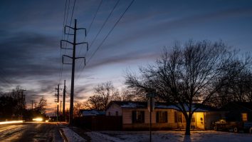 Texas este în stare de urgenţă. O furtună a lăsat milioane de oameni fără apă şi curent