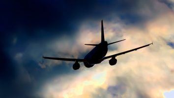 Un avion s-a prăbuşit în Nigeria. Şapte persoane au murit