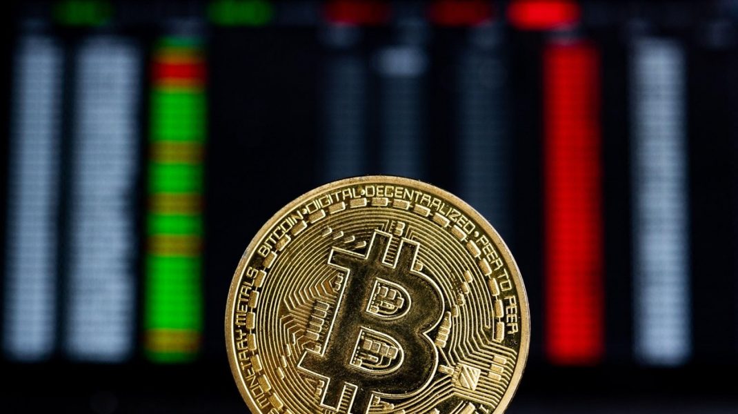Bitcoin depăşeşte din nou valoarea de piaţă de 1 trilion de dolari