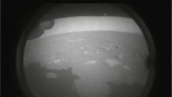 Primul elicopter NASA trimis pe Marte a aterizat. FOTO