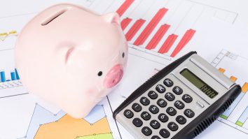 Sute de profesori din România vor face cursuri de educație financiară. În ce perioadă se vor desfășura