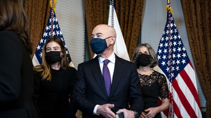 Alejandro Mayorkas, primul șef latino al Securității Interne, a fost confirmat de Senatul SUA