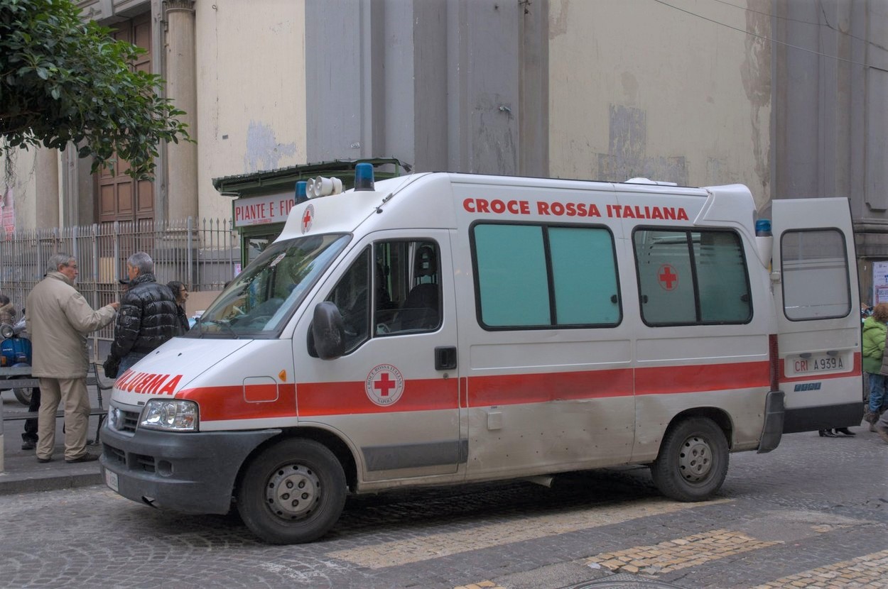 Mafia italiană ordonă șoferilor de ambulanță să nu mai folosească sirenele. „Opriți-le sau vă vom împușca!”