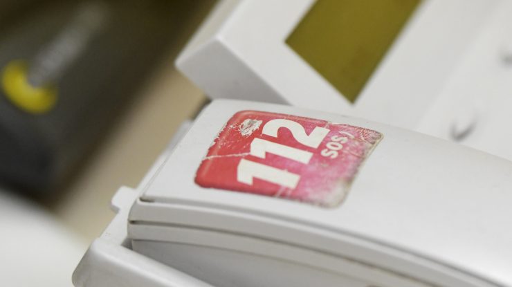 Un gălăţean a sunat la 112 deoarece soţia sa a devenit agresivă după ce s-a îmbătat