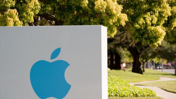 Un calculator Apple a fost cumpărat cu 1,5 milioane de dolari. Motivul pentru care e atât de scump