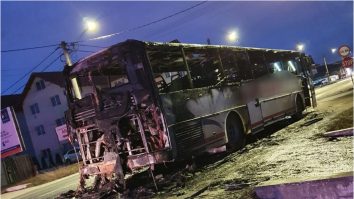 Un autobuz cu aproximativ 30 de pasageri a luat foc în Sibiu. Cauza incendiului