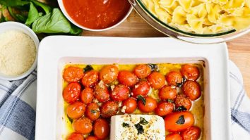 O reţetă de paste cu roșii cherry și brânză feta a devenit virală