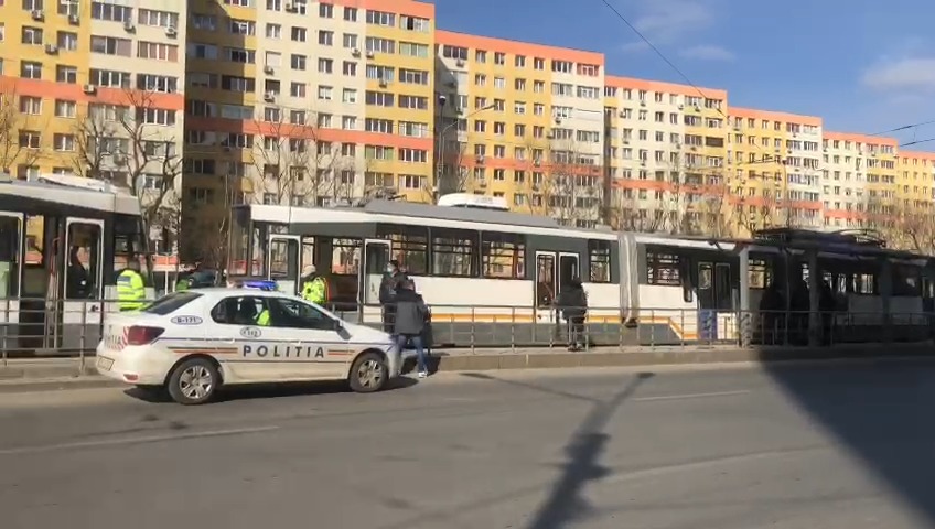 Un bărbat a murit într-un tramvai din București. VIDEO