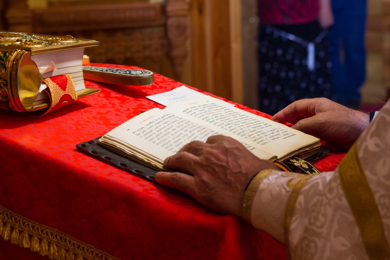 BBC: Ar putea exista o ruptură în Biserica Ortodoxă Română, în urma cazului bebeluşului mort după botez