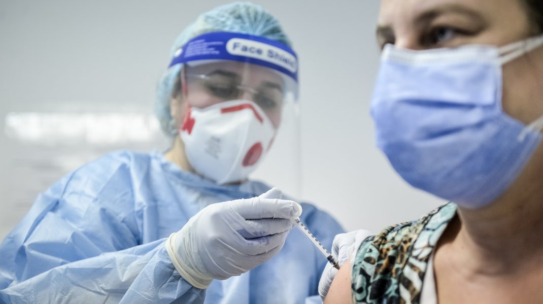 BILANȚUL VACCINĂRII. Peste 37.000 de persoane, vaccinate în ultimele 24 de ore. Câte reacții adverse au apărut
